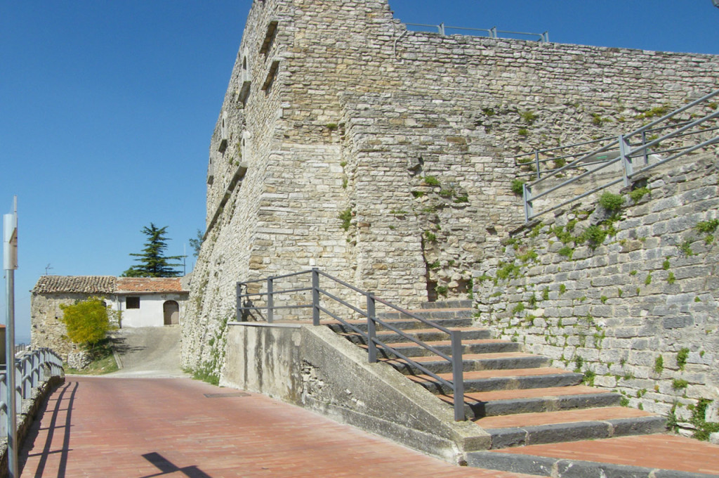 Savignano Irpino (Castello Guevara)
