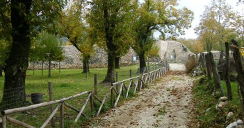 Sentiero sull'antica Civita di Serino