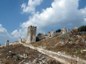 Sentiero del Castello di Avella