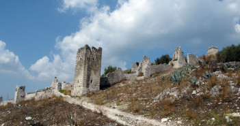 Sentiero del Castello di Avella